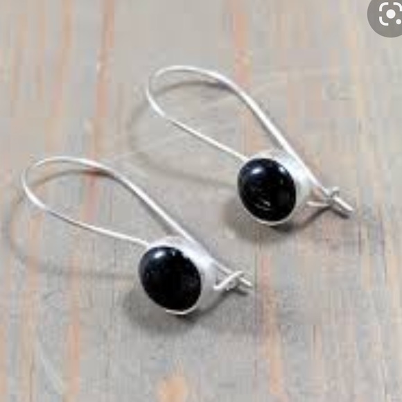 🆕Silver Kidney Wire Earrings - Picture 2 of 9